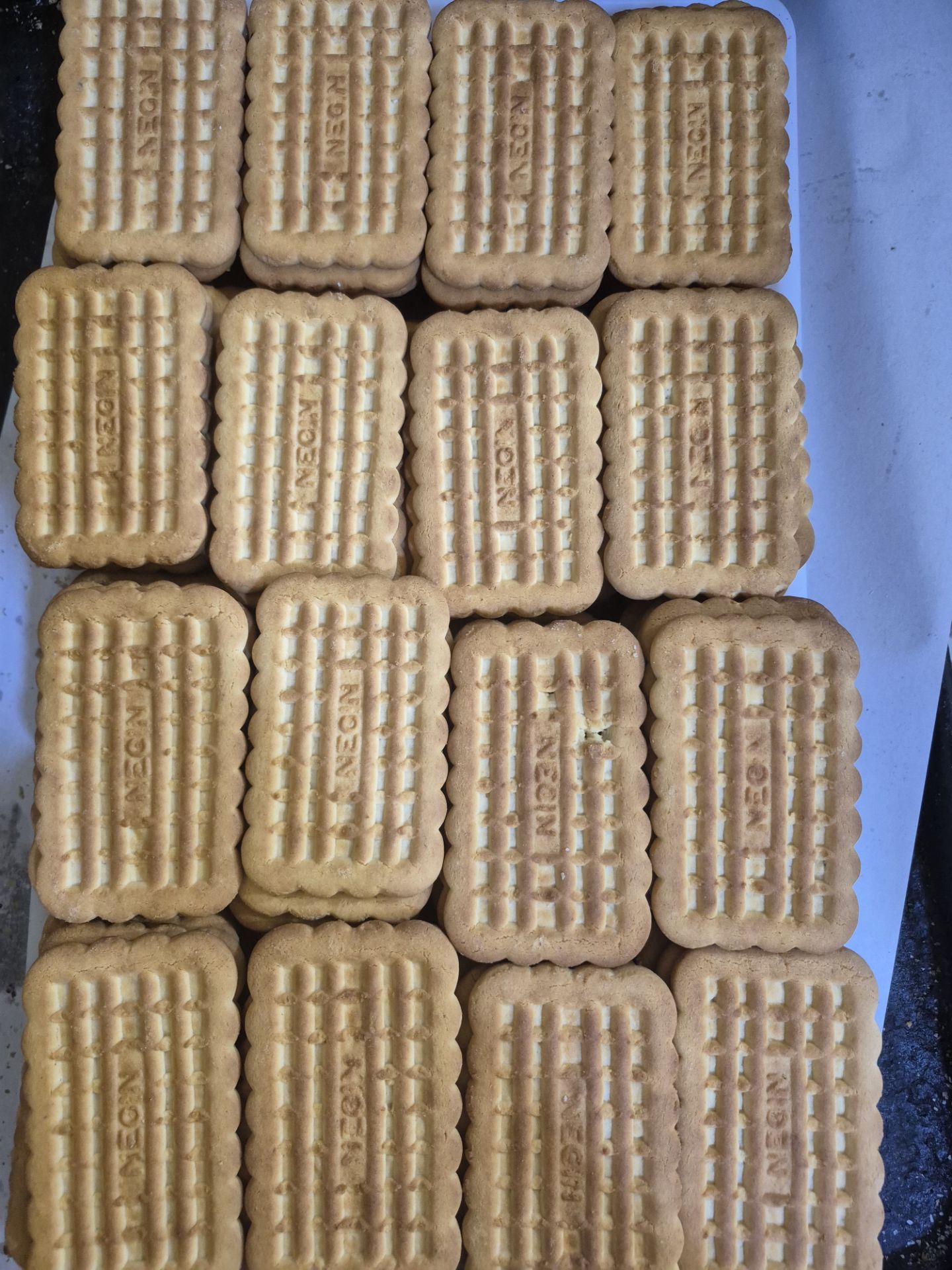 ۲۰۲۶۰۲۰۴_۱۱۱۵۳۷ بیسکوییت پنجره ای پذیرایی - Image 1